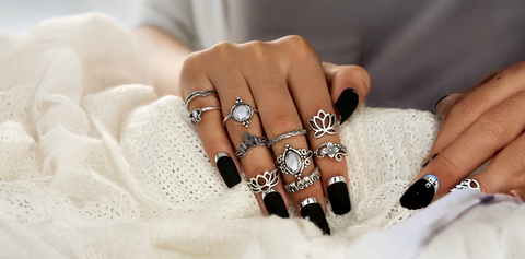 Accessories &amp; Jewelry